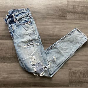 Light Wash AE Tomgirl Jeans